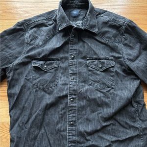 Men’s Gap denim shirt w/black-pearl snaps; medium; worn;